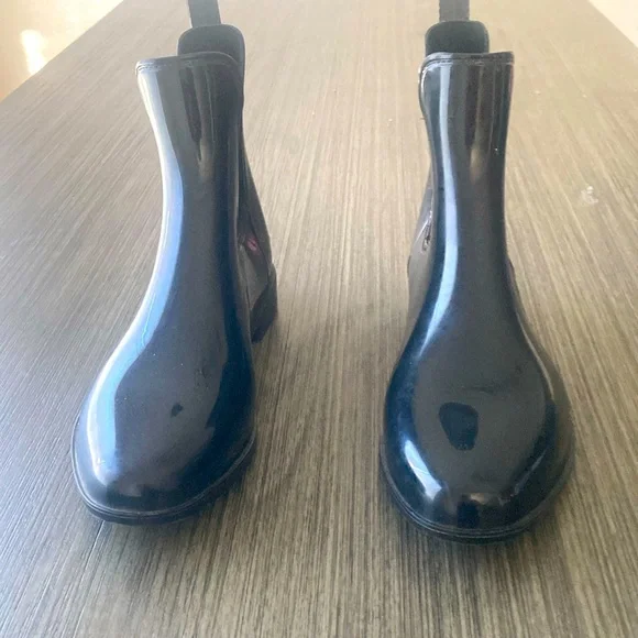 Lauren Ralph Lauren Black Ankle Boots/Rain - Picture 1 of 5